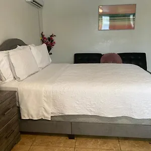 Apartment Cozy Studio…with Private Entrance, Las Vegas