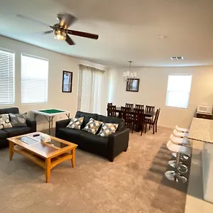 Holiday home Spacious House, 5 Bedrooms, Sleeps 12, Near Vegas Strip And Airport, Las Vegas